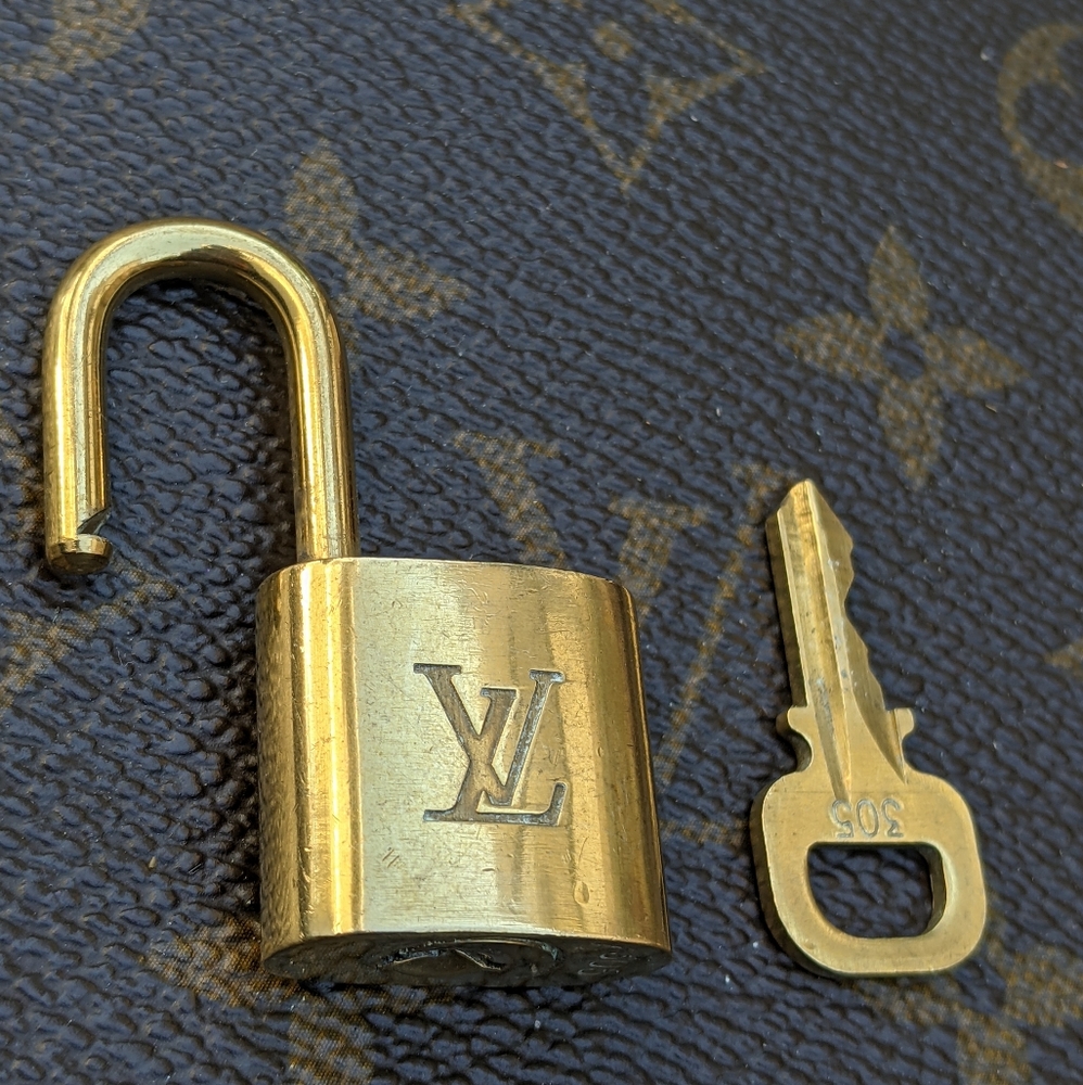 305 Vintage Louis Vuitton Padlock And Ke Gem